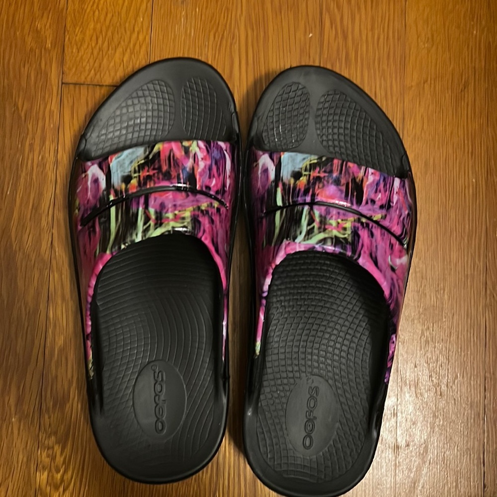 Oofos Slides